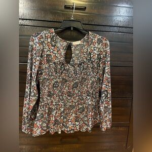 Women’s top with Bishop sleeve